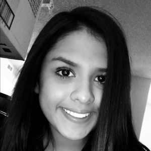 Meet your Posher, Carolina